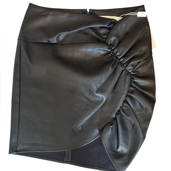 ASTR Faux Leather Black Mini Skirt Size Small - Picture 2 of 11